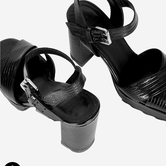 BLACK LIZARD EFFECT LEATHER HEELED SANDALS - Picture 2 of 3